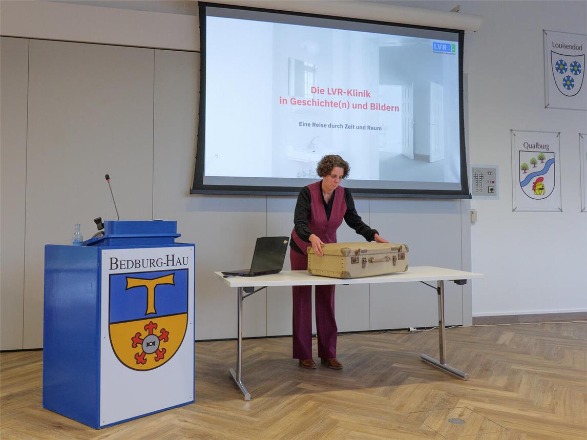 Die Autorin Charlotte Giesbers-Reijngoudt stellte ihr Buch bereits im Bedburg-Hauer Rathaus vor. Foto: Alfred Derks