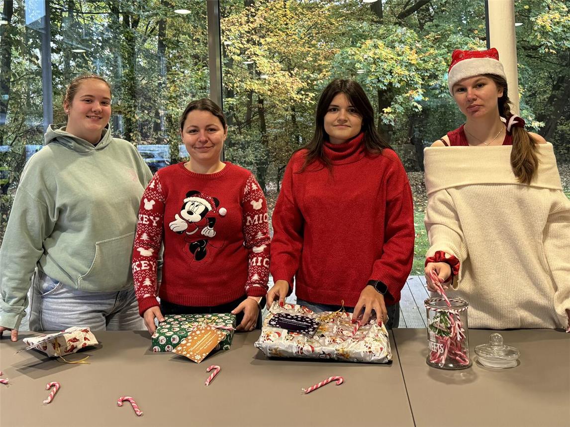 Die Azubis der Stadt Geldern organisieren auch in diesem Jahr wieder die Wunschbaum-Aktion.Foto: Stadt Geldern/Gossens