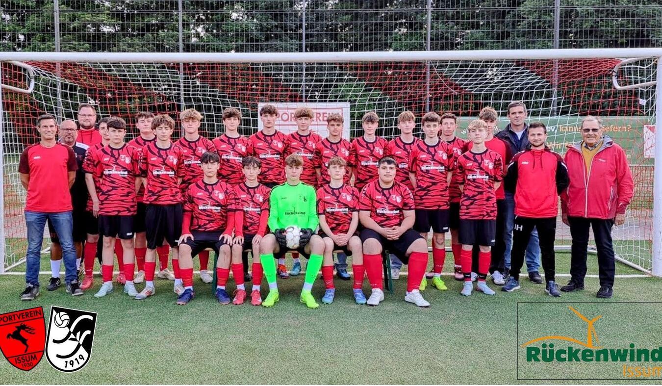 Die B-Junioren bedanken sich bei den Sponsoren für die Unterstützung. Foto: SV Issum