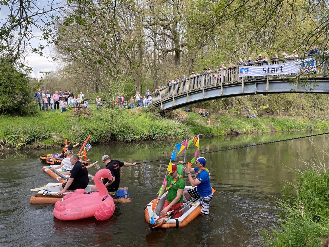 Die Badewannenrennen am 1. Mai in Kessel sind stets eine Riesengaudi für Jung und Alt.Foto: privat