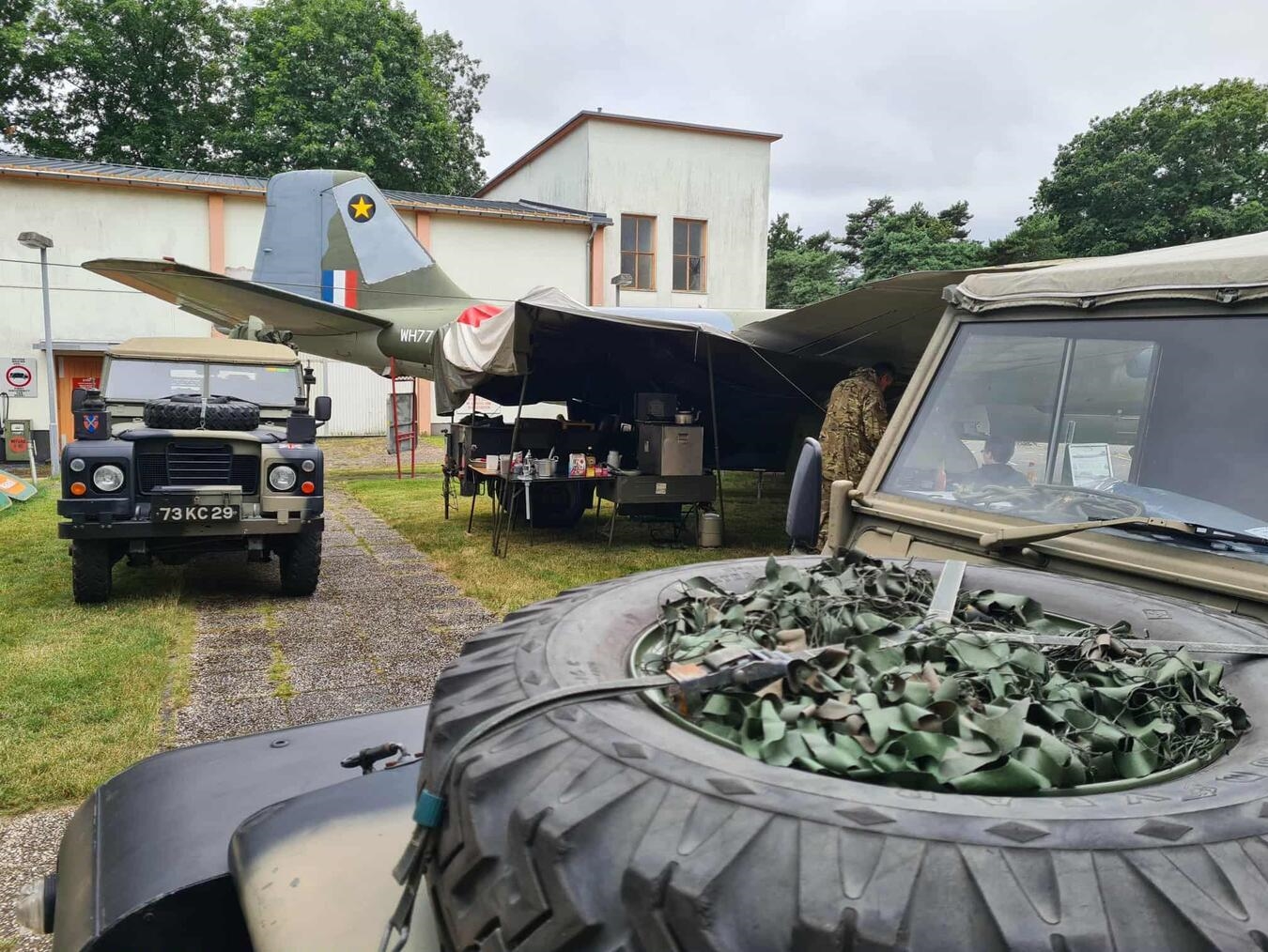 Badger-Event am Royal Air Force Museum Laarbruch Die Badger-Gruppe „Britisch Army Living History“ errichtet am Freitag, 12. September, gegen Abend wieder ihr Lager auf dem Museumsgelände des Royal Air Force Museums Laarbruch.Foto: Royal Air Force Museum Weeze