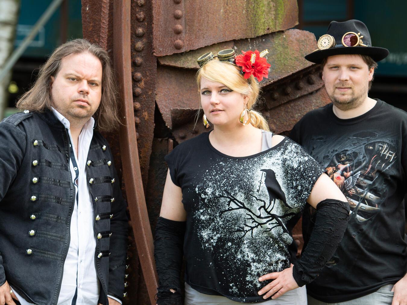 Die Band Jaana Redflower spielt eine akustische Mischung aus HardRock, BluesRock und Alternative Rock. Foto: Heinz Spütz