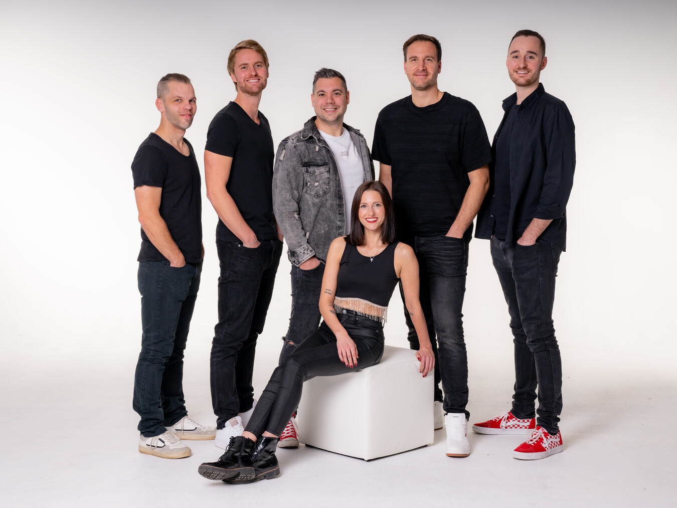 "Band Plan B spielt live am Samstagabend, Energie und Stimmung auf der Bühne, Foto von Jens Engel"