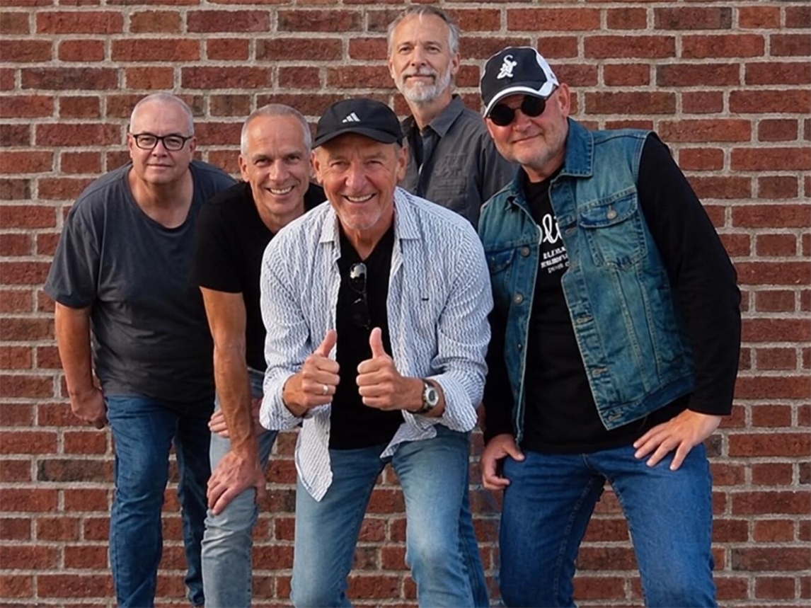 "Band RoxxBoxx bei Wester Rock 2026, lächelnd, bereit für Partyfans und Live-Musikliebhaber"