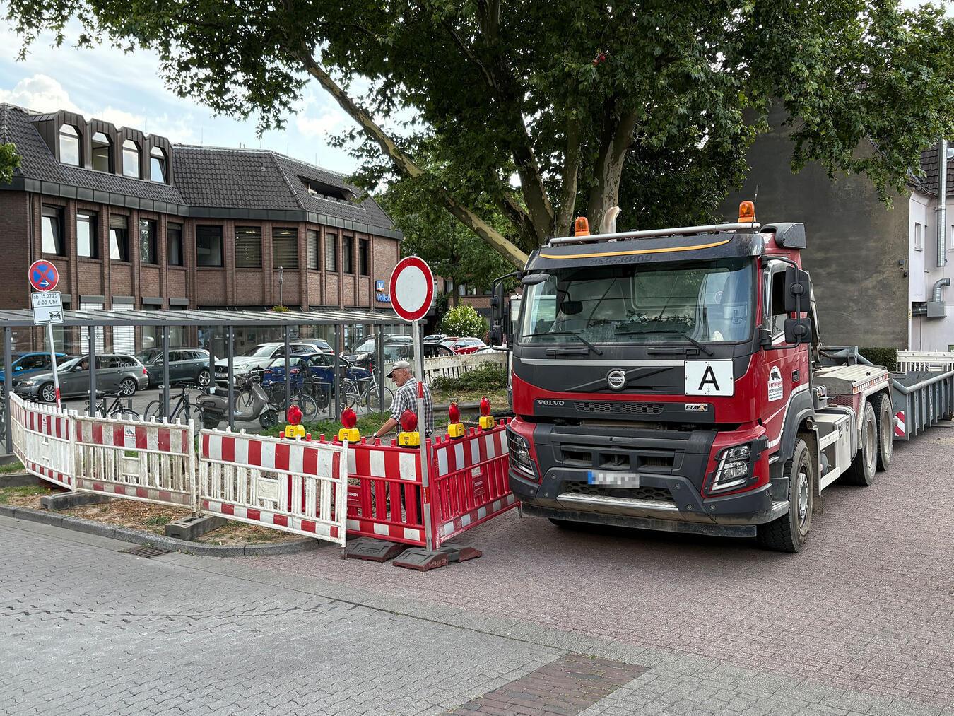 Die Bauarbeiten für die Abstellanlage sind angelaufen. Foto: Torsten Matenaers