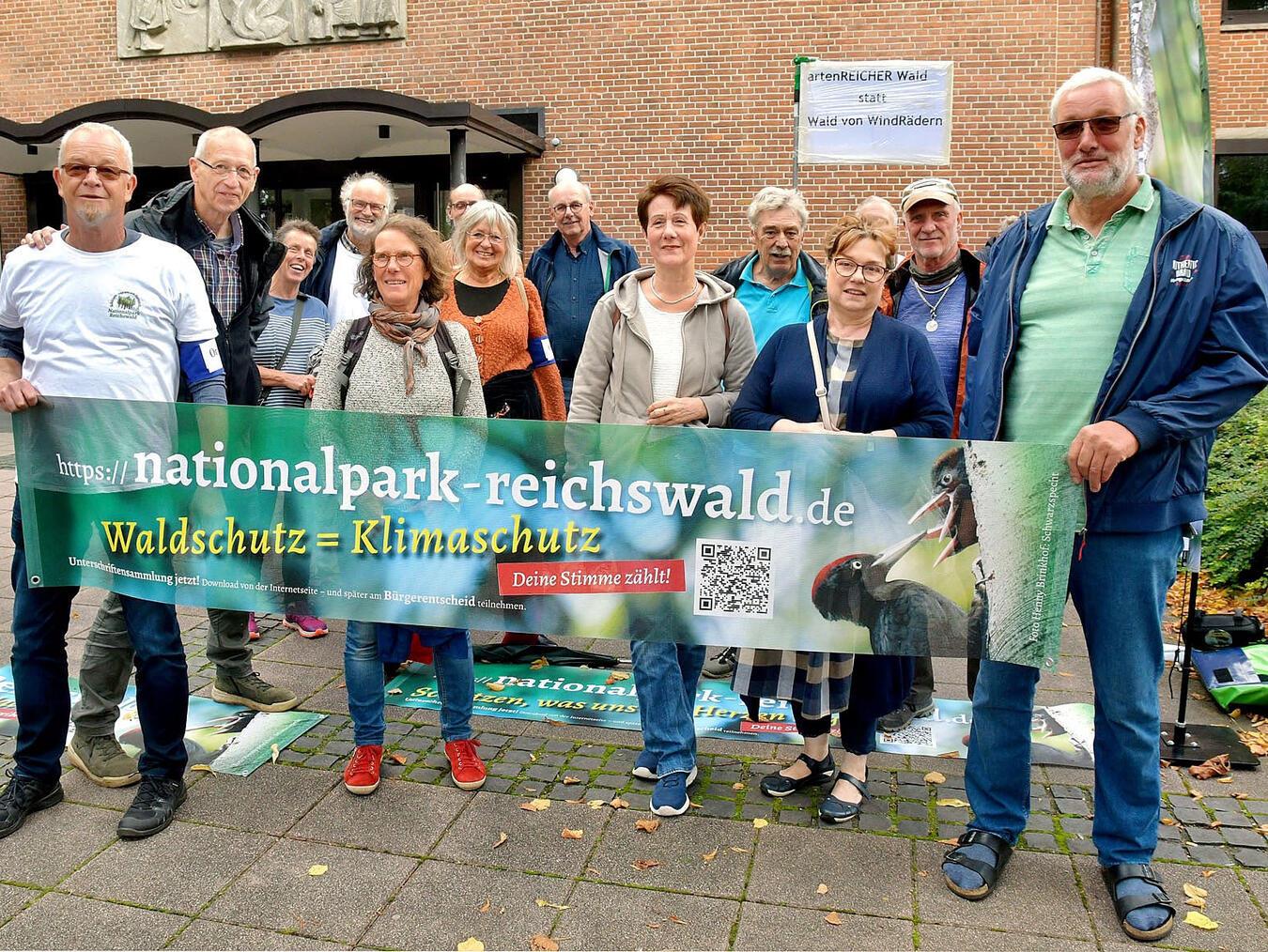 Zweites Nein für Nationalpark Reichswald Die Befürworter des Nationalparks stellen Umweltschutz vor wirtschaftliche Interessen. NN-Fotos: Rüdiger Dehnen