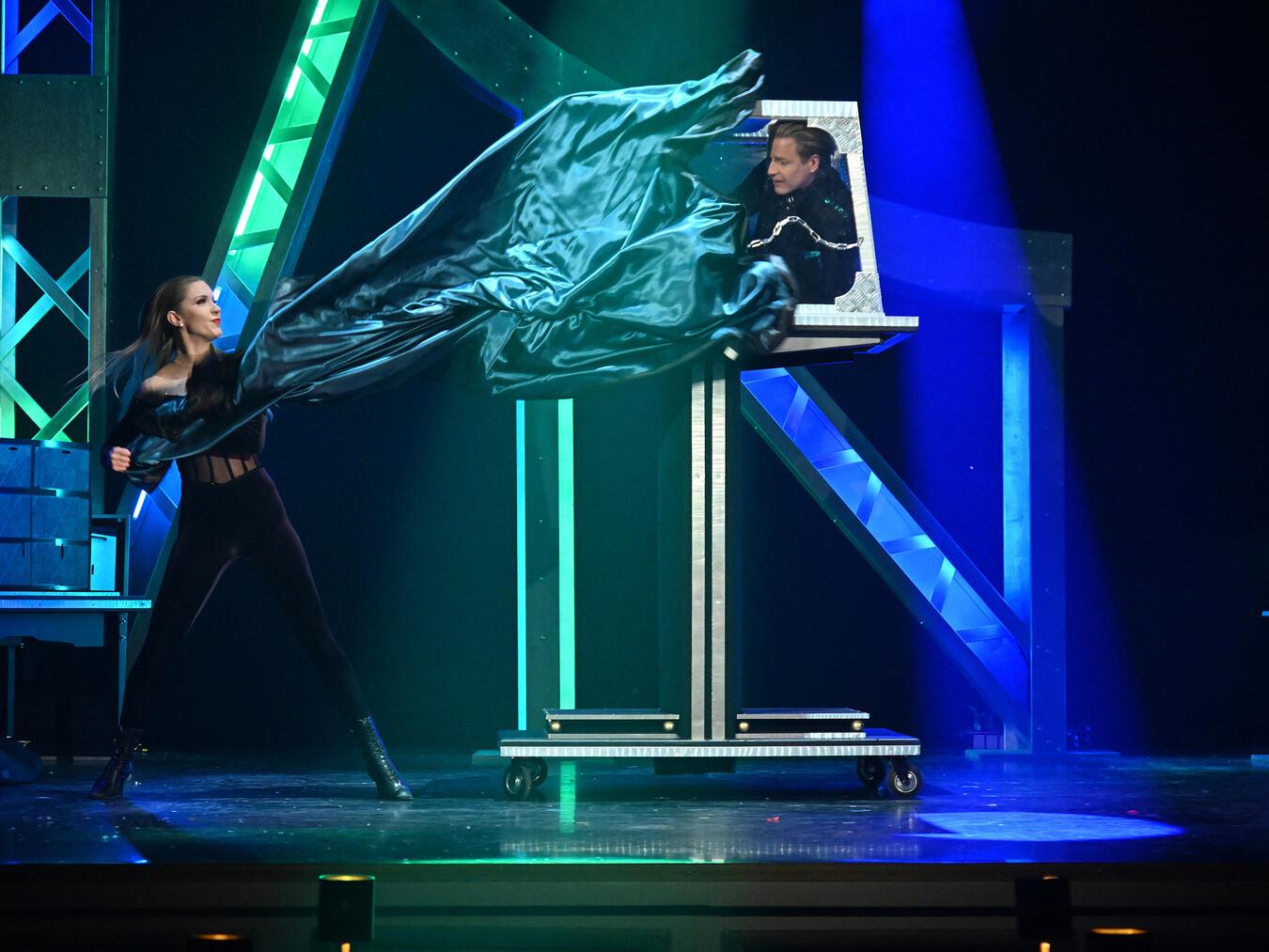 Die begnadeten Illusionisten und Artisten sorgen für großes Staunen unter den Zuschauern. Foto: GOP-Theater