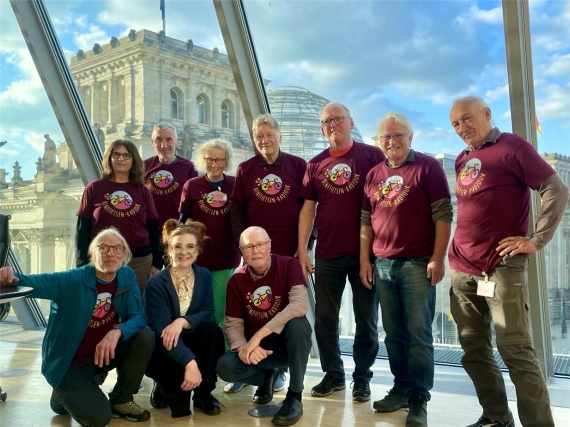 Die Benefietser 2025: Jürgen Driever, Uli Fischer, Herbert Hirsch, Harald Just, Ulrich Koch, Joachim Lehmann, Harald Michels, Gaby Micke, Inken Pape und Yvonne Weissberg.Foto: privat