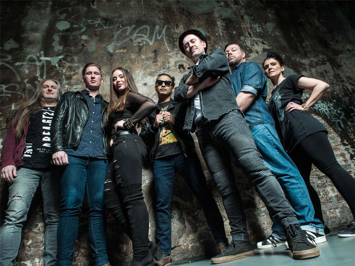 Die Berliner Partyband „Right now“ ist einer der Höhepunkte.