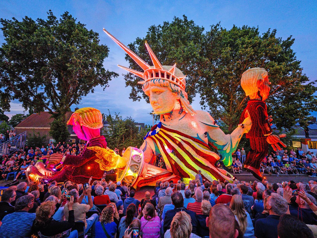 Die beschauliche Ortschaft Sint Jansklooster verwandelt sich am 15. und 16. August in ein Blütenmeer. Fotos: Corso Sint Jansklooster