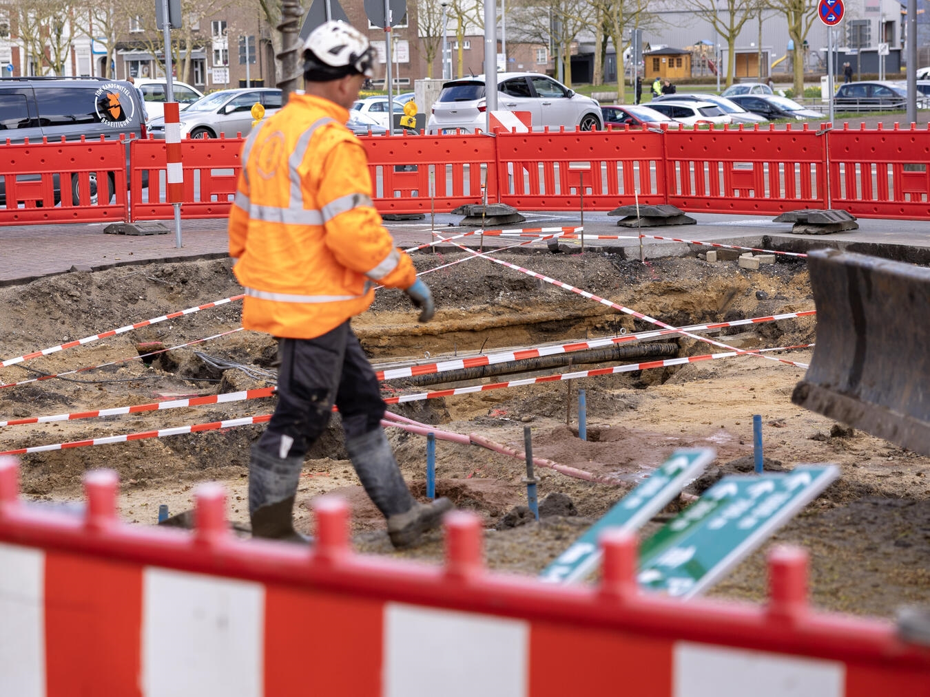 Die bestehende Sperrung unweit der Herzogbrücke muss für genauere Sondierungen vergrößert werden. Foto: Stadt Kleve