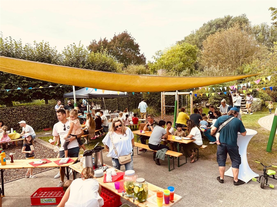 Die Besucher kamen zahlreich in die Kita Marienkäfer. Fotos: Vivian Sasse, Anika Ebert, Verena Borgs