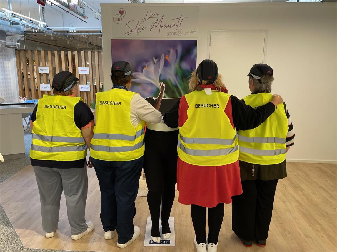 Die Besucherinnen der SHG Lipödem im Werk von Jobst/Essity in Emmerich. Foto: privat