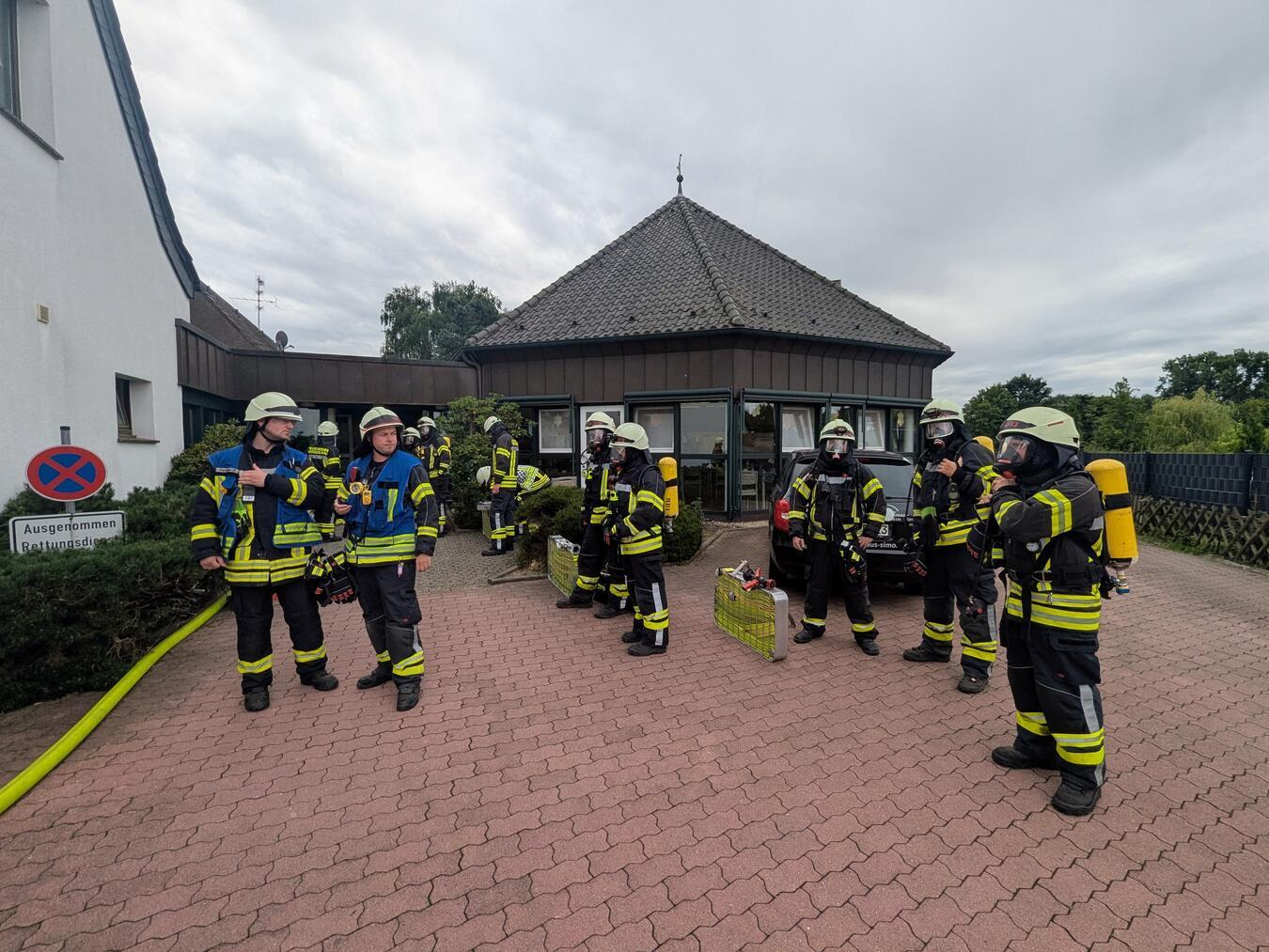 Die Bewohnerb bleiben unverletzt. Foto: FF Bedburg-Hau