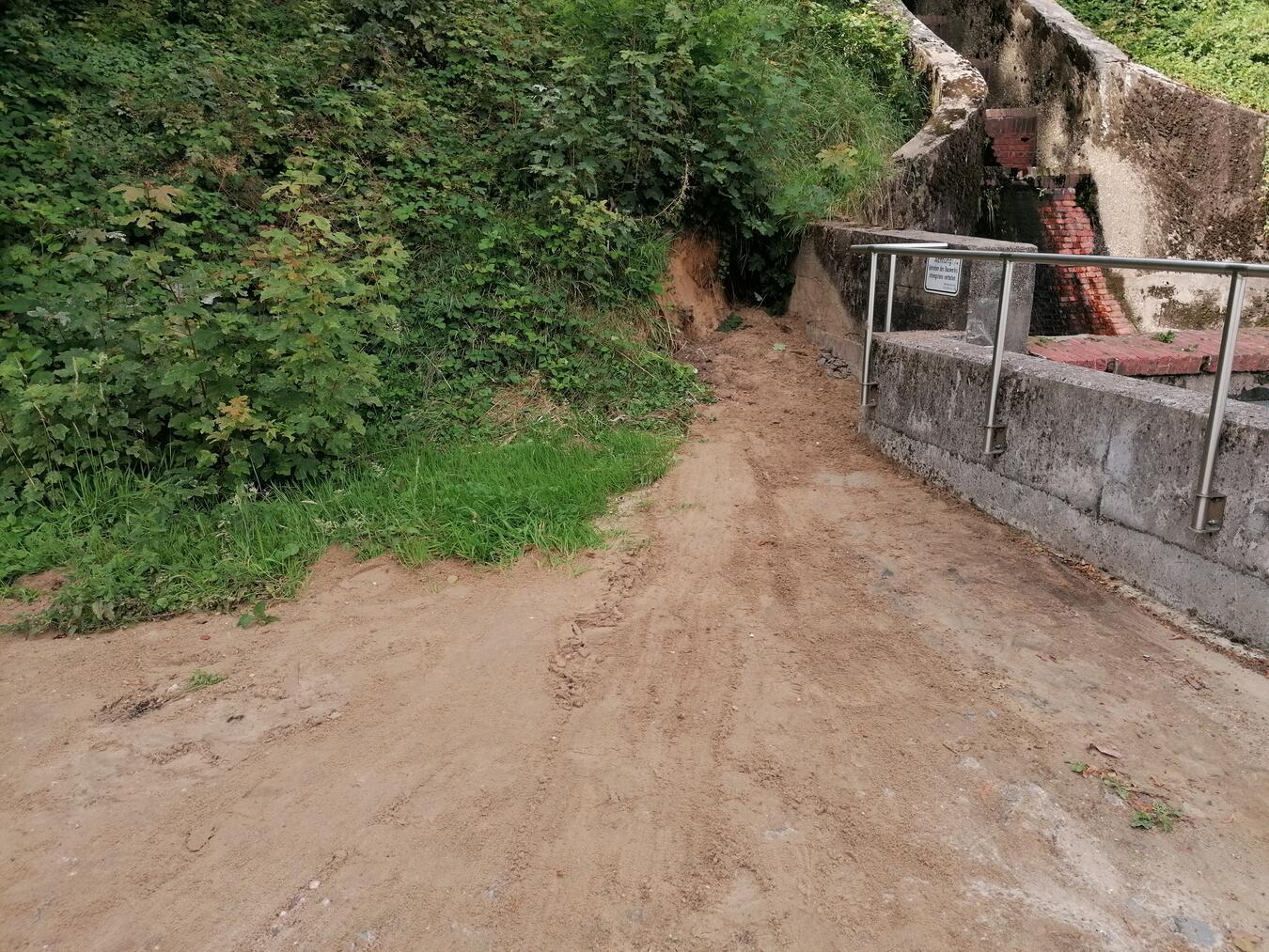 Die Bodenausspülung am Fuße der Kaskade in Kleve. Foto: Umweltbetriebe der Stadt Kleve