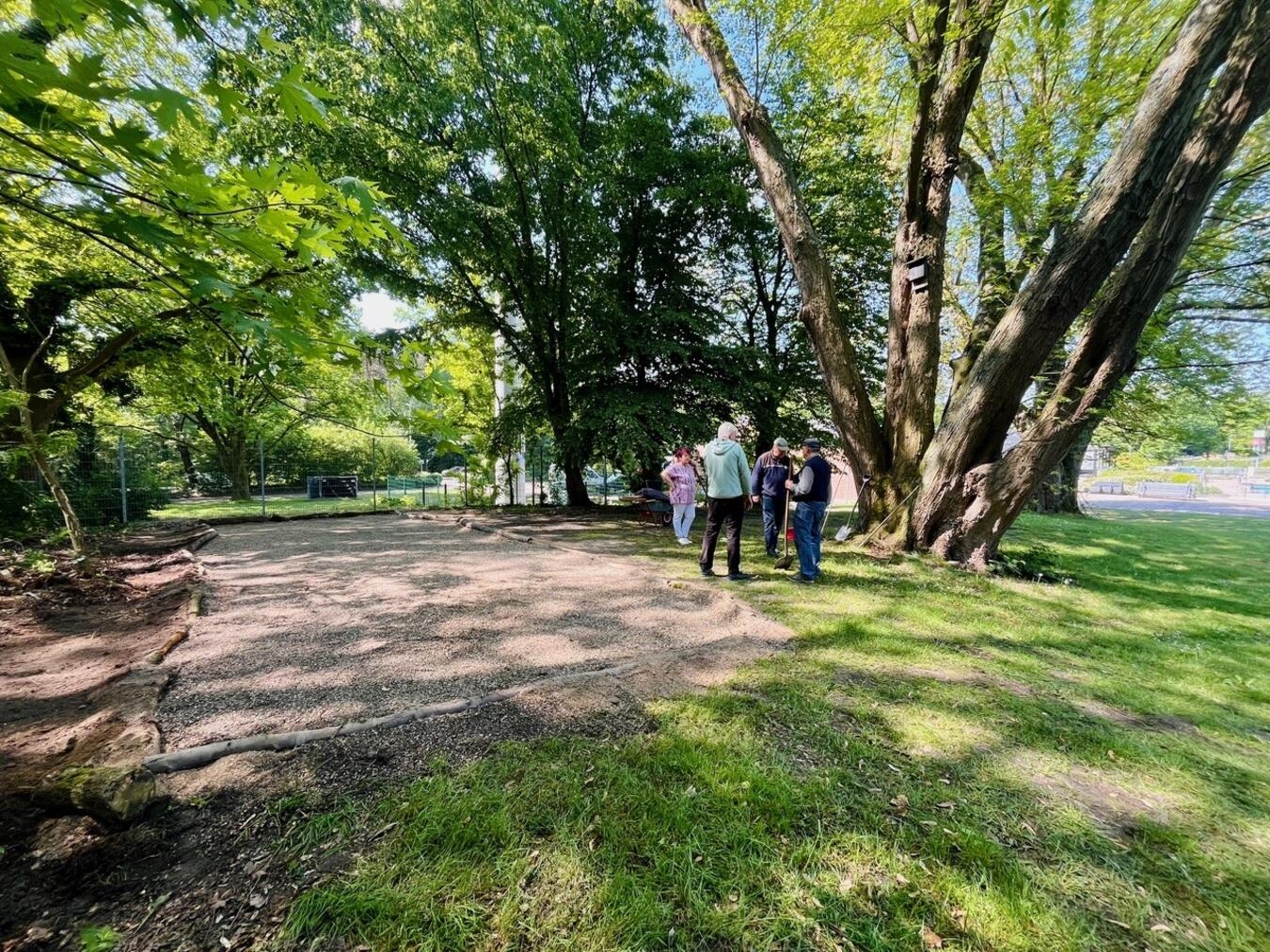 "Boulefreunde Pont eröffnen neue Boulebahn in Walbeck, Gemeinschaft und Sport im Freien"