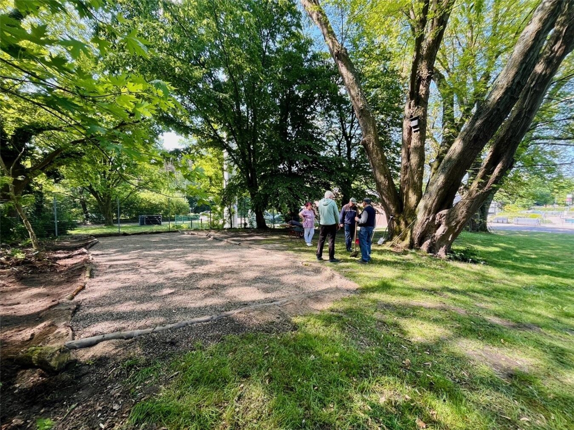 "Boulefreunde Pont eröffnen neue Boulebahn in Walbeck, Gemeinschaft und Sport im Freien"