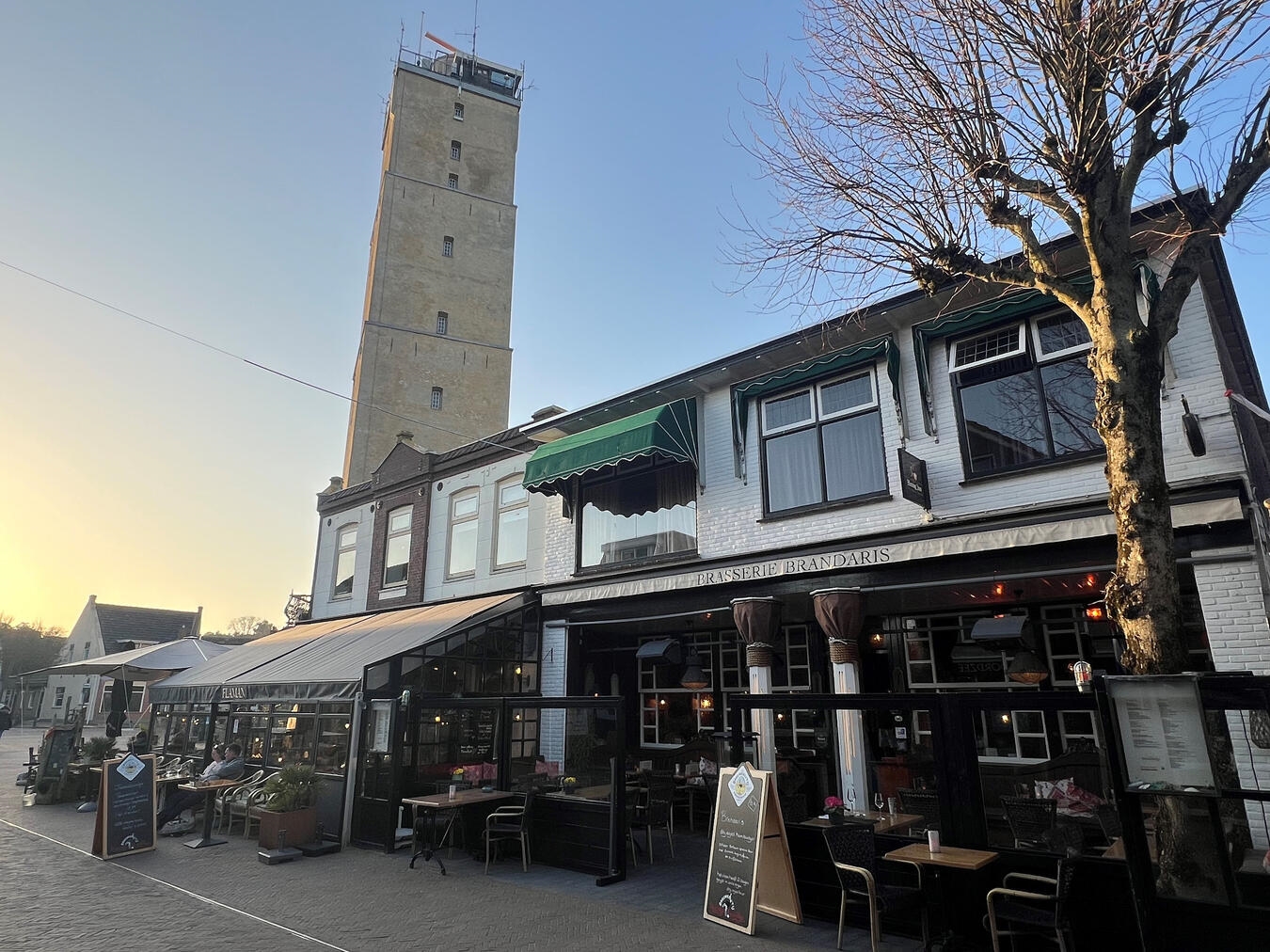 Die Brasserie Brandaris am Fuße des Leuchtturms in West-Terschelling ist seit me...