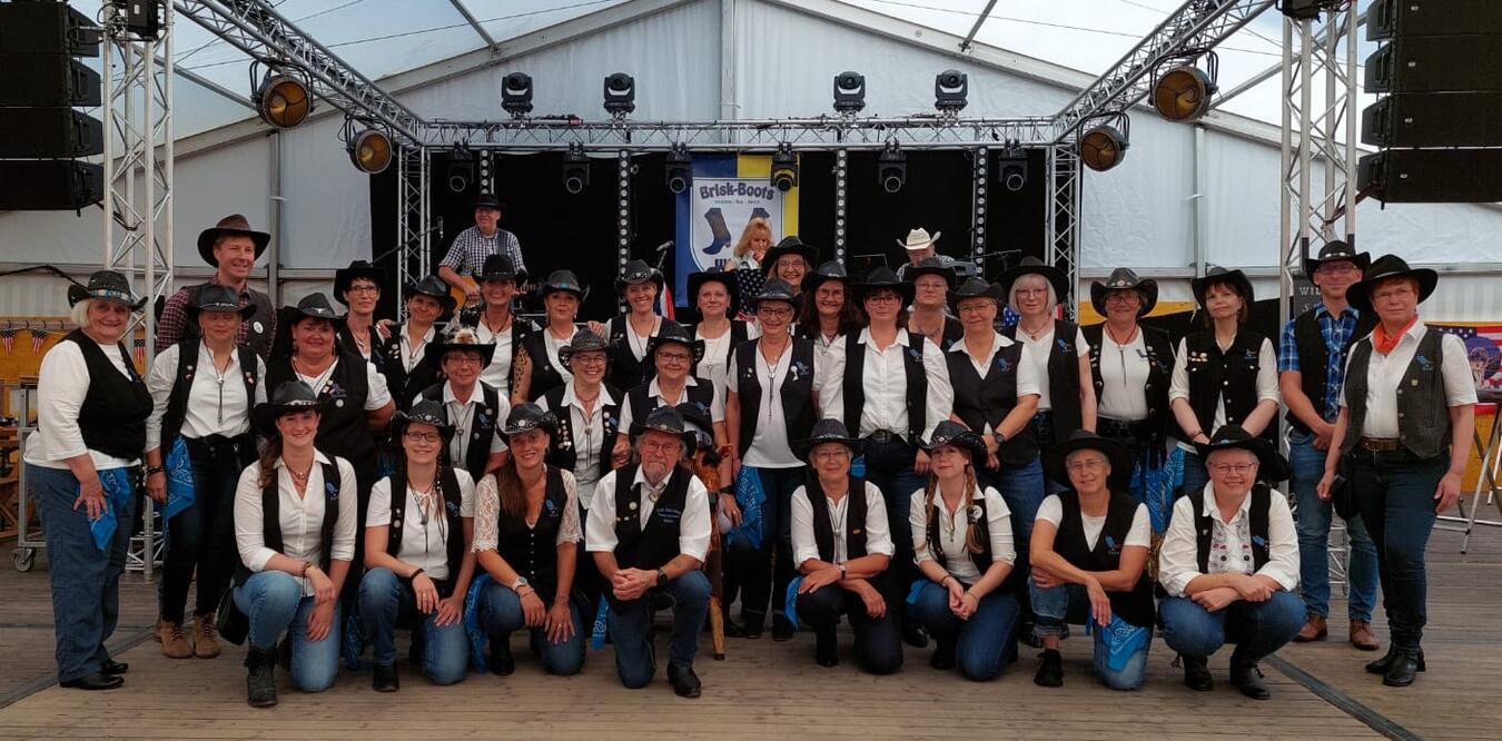 Die Brisk-Boots laden zum Western-Linedance-Festival nach Weeze ein. Foto: Monika Langhorst
