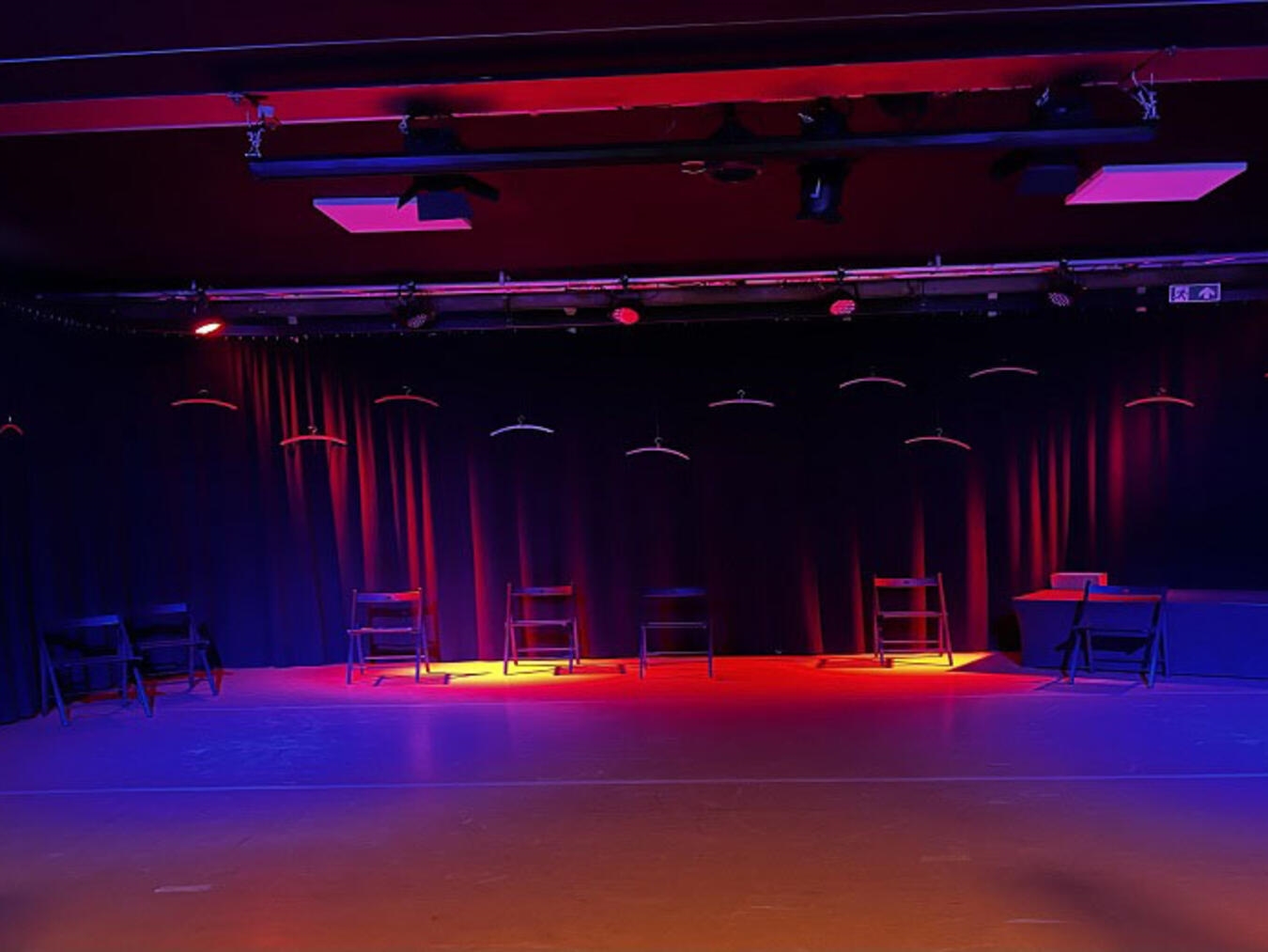 "Theaterbühne mit positiver Bilanz, Theater im Fluss beendet Jahr erfolgreich"