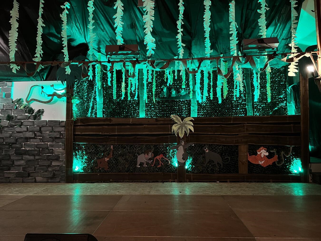 Die Bühnenbilder beim Besenbinder-Karneval können sich in jedem Jahr sehen lassen. Fotos: Besenbinder