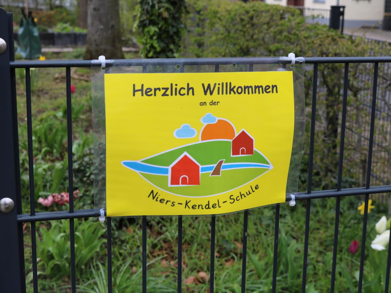 Die Bürgerinitiative setzt sich dafür ein, dass Kessel auch künftig eine Schule im Ort hat.