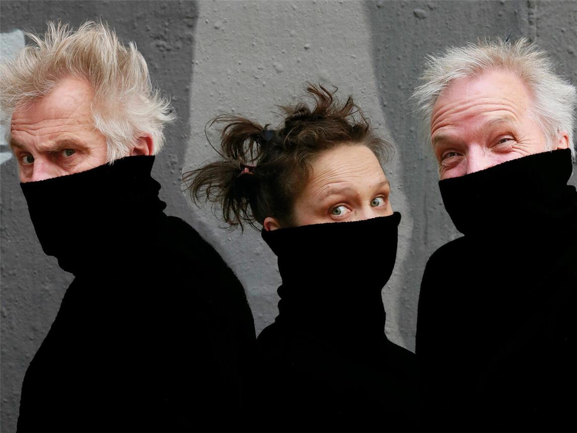 Die „Bullemänner“ mit Svetlana Svoroba, die das Duo als „Tastenfachkraft“ begleitet. Foto: Andre Decker