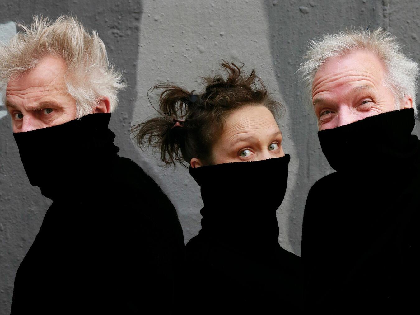 Die „Bullemänner“ mit Svetlana Svoroba. Foto: Andre Decker