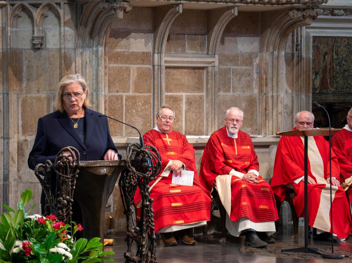 Die Bundestagsabgeordnete Sabine Weiss sprach im Xantener Dom während des Gottesdienstes zum Thema „Nie wieder ist jetzt – Demokratie braucht Leidenschaft“.Foto: Bischöfliche Pressestelle/Christian Breuer