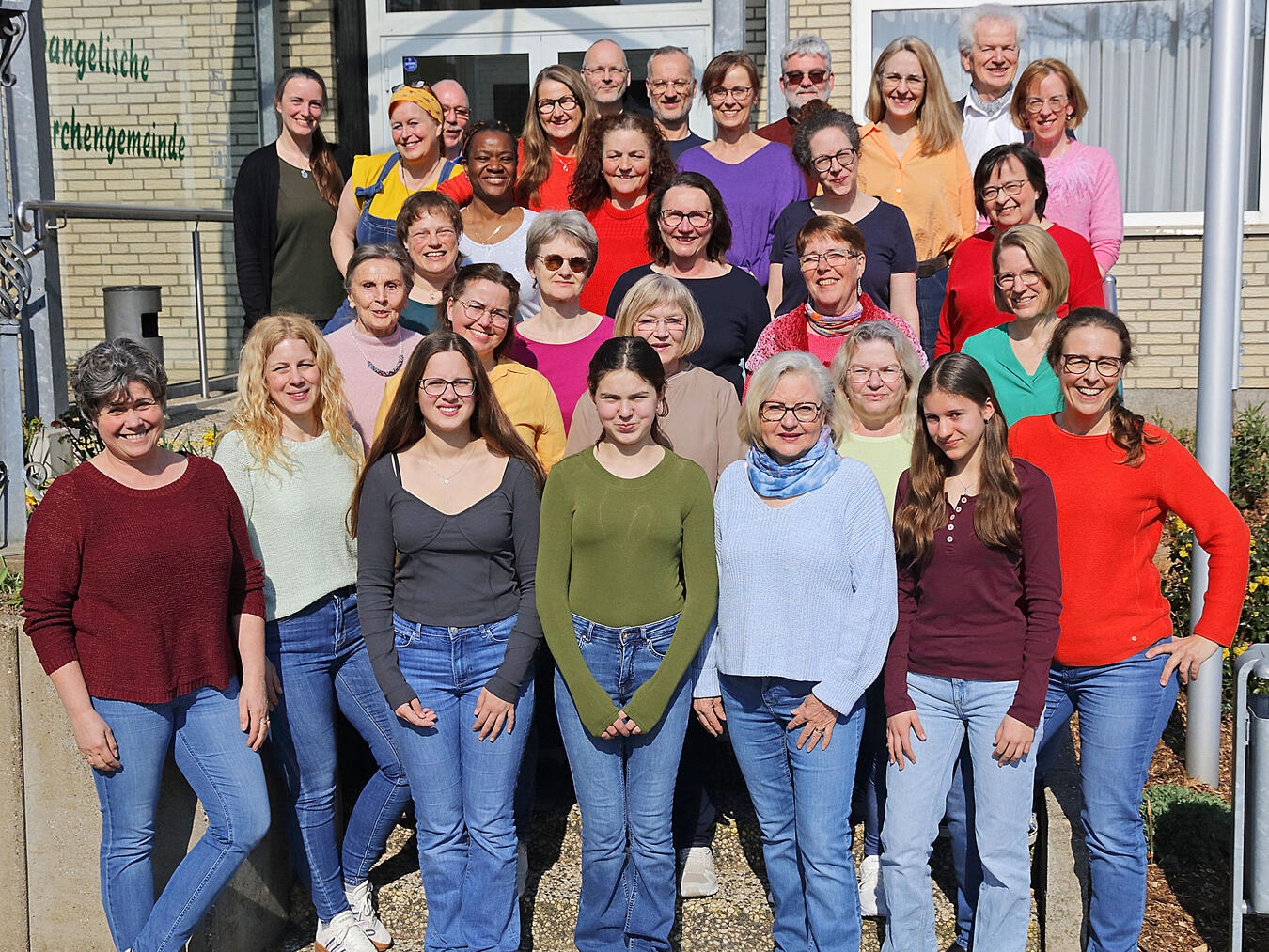 Die Chormitglieder freuen sich auf ein schönes Konzert. NN-Foto: Theo Leie