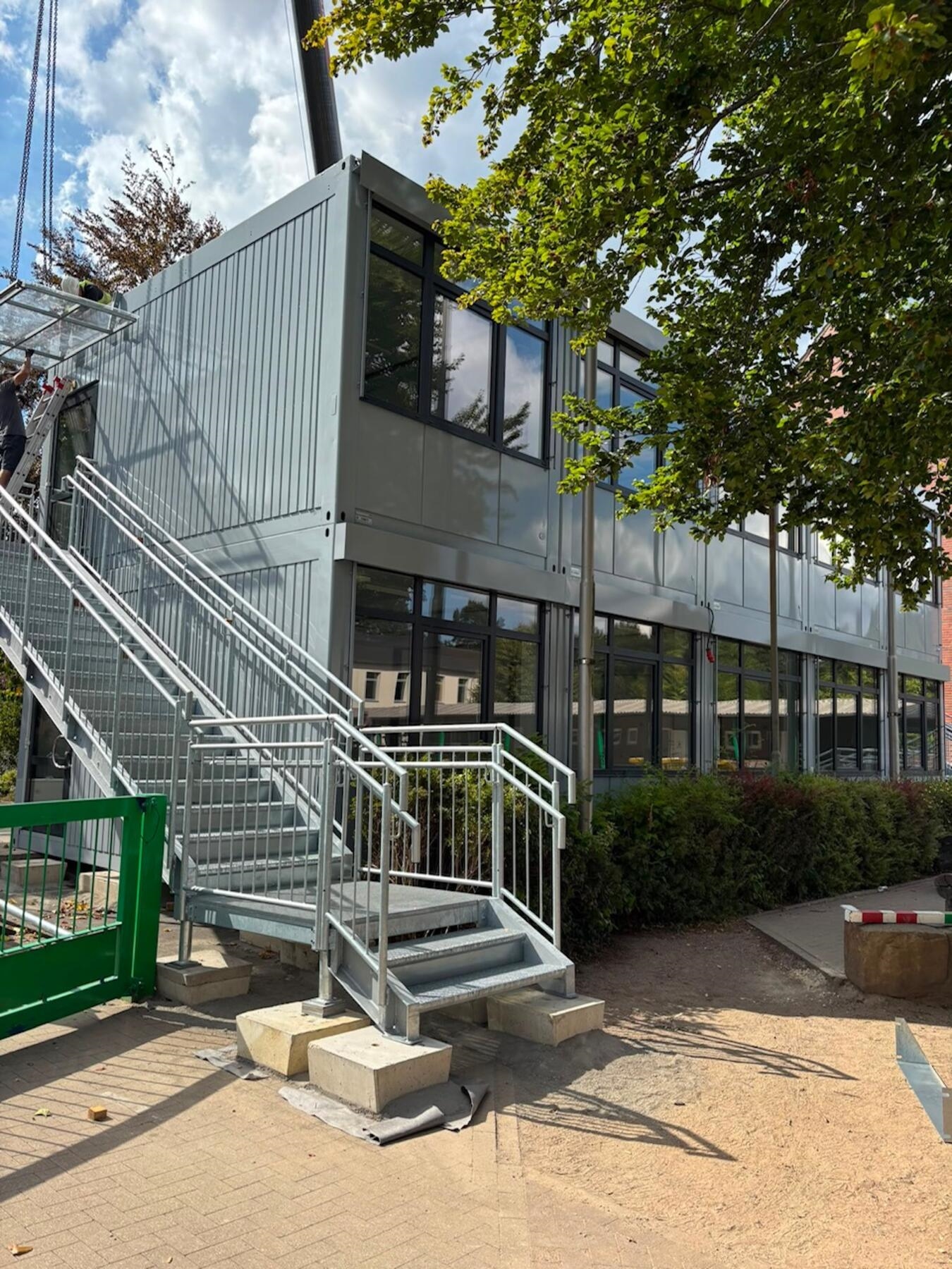 "Containeranlage Brüder-Grimm-Grundschule Issum, temporäre Klassenzimmer, Bildungsinfrastruktur"