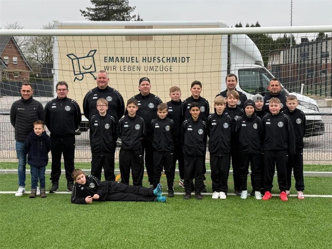 Die D-Jugend des BV DJK Kellen kann nun bestens ausgerüstet in die kommenden Spiele und Trainingseinheiten starten. Foto: privat