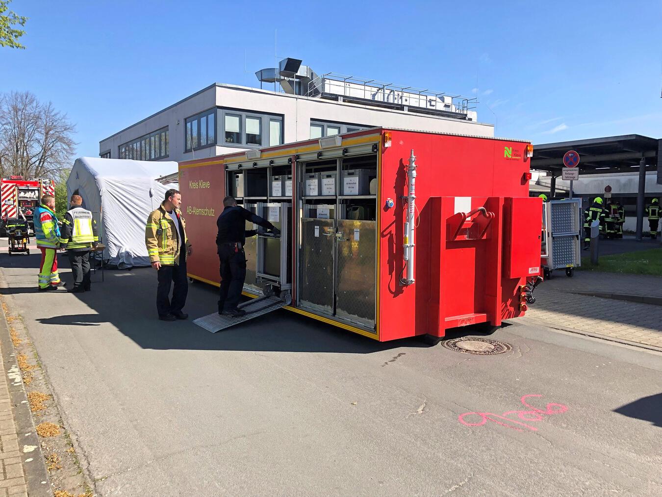 Die Dekontaminationsschleuse am St. Clemens-Hospital.Foto: Herbert van Stephoudt