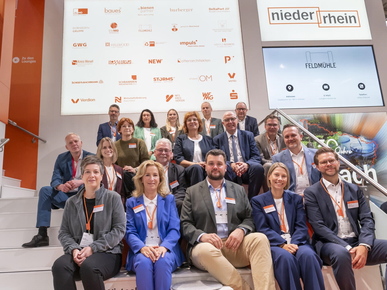 Die Delegation aus dem Kreis Kleve am Gemeinschaftsstand der Standort Niederrhein GmbH. Foto: Standort Niederrhein GmbH / Myriam Topel