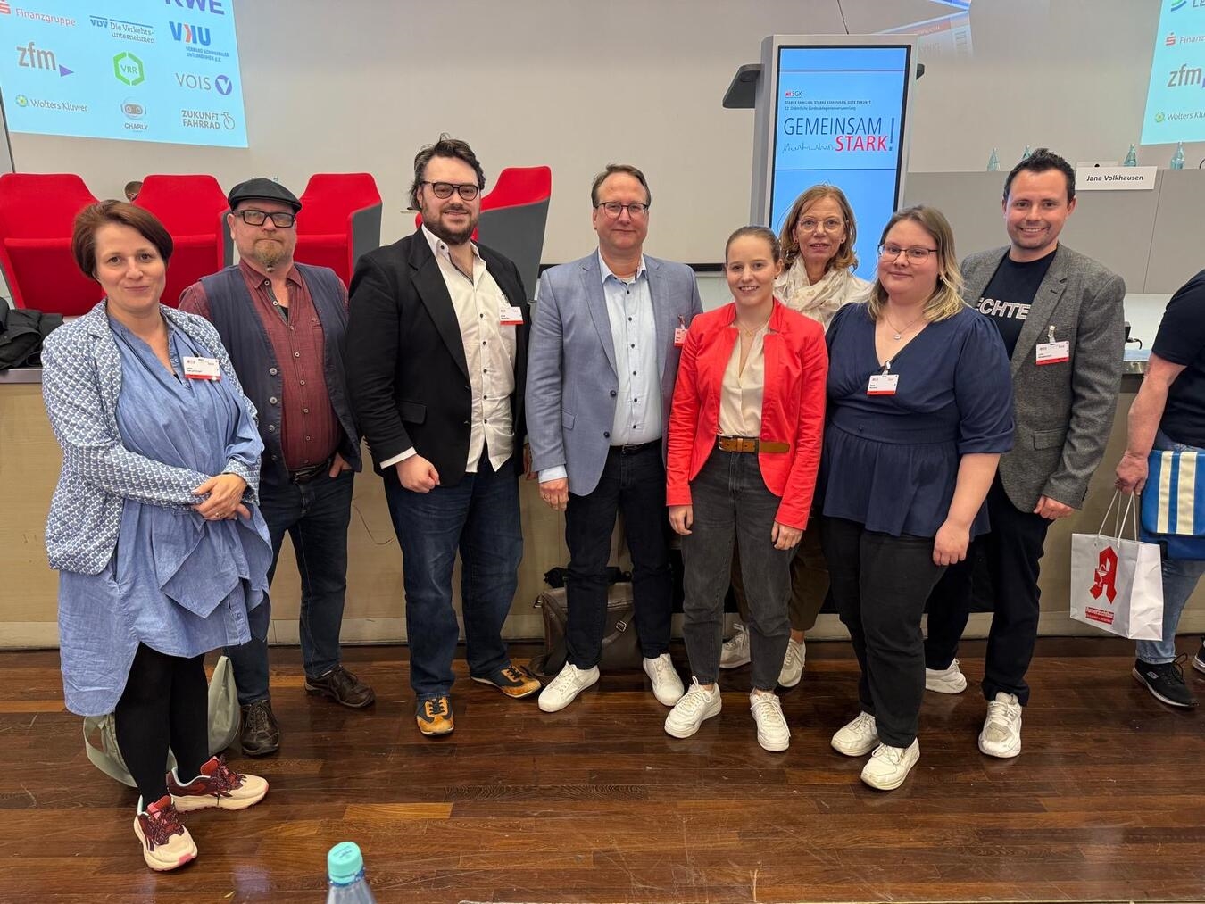 Delegierte der SGK Kreis Kleve bei Landesversammlung, Gruppenfoto mit Lena Kamps-Engel und weiteren Mitgliedern.
