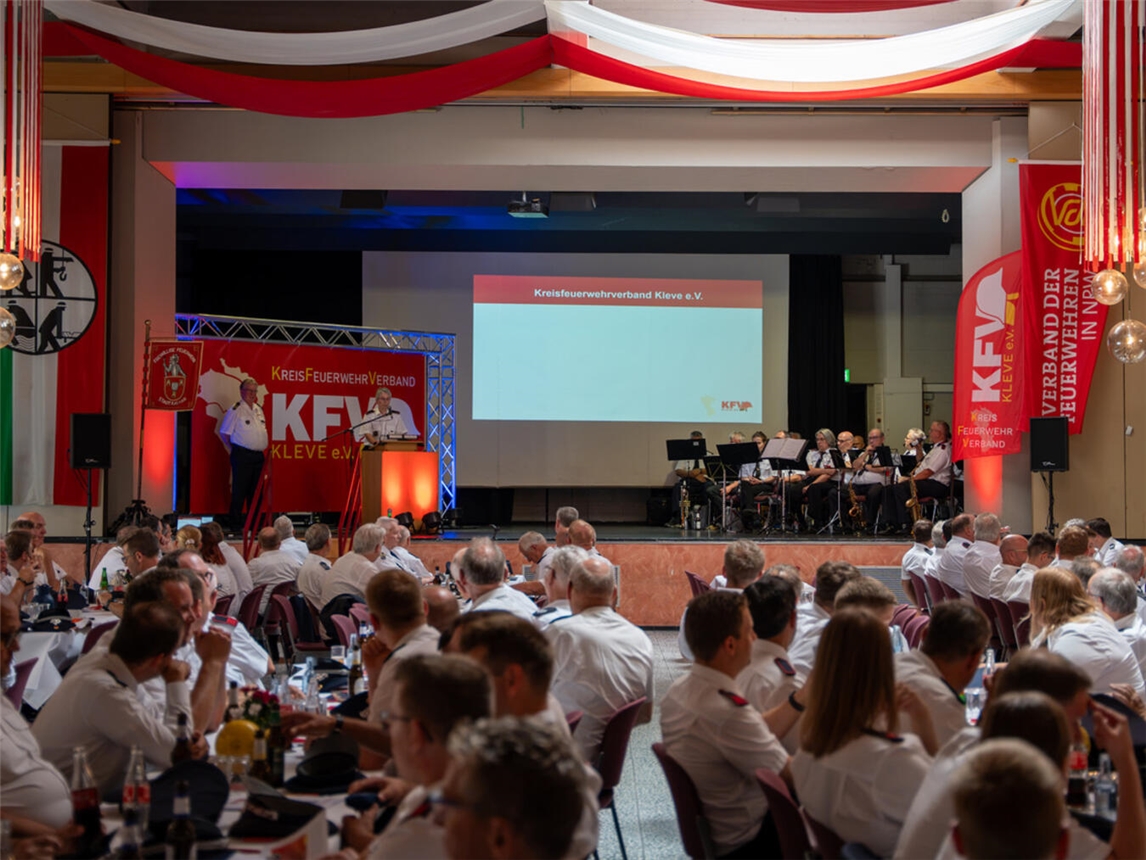 Die Delegiertenversammlung der Dachorganisation der Freiwilligen Feuerwehren im Kreis Kleve fand in Kalkar statt. Foto: Kreisfeuerwehrverband Kleve