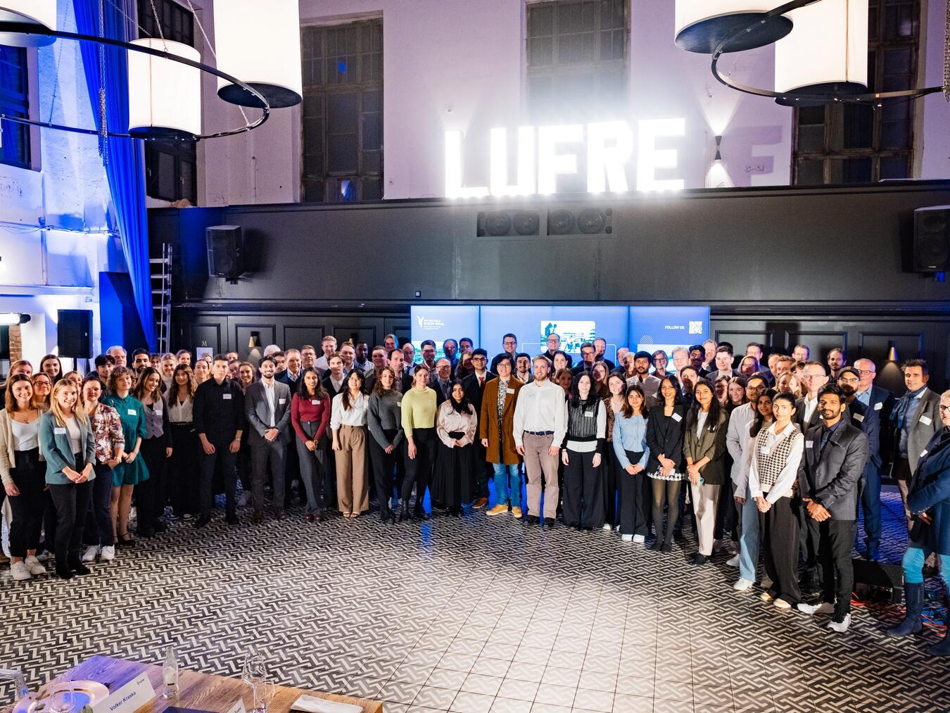 Die Deutschlandstipendiaten des Akademischen Jahres 2024/25. Foto: Torsten Barthel / HSRW