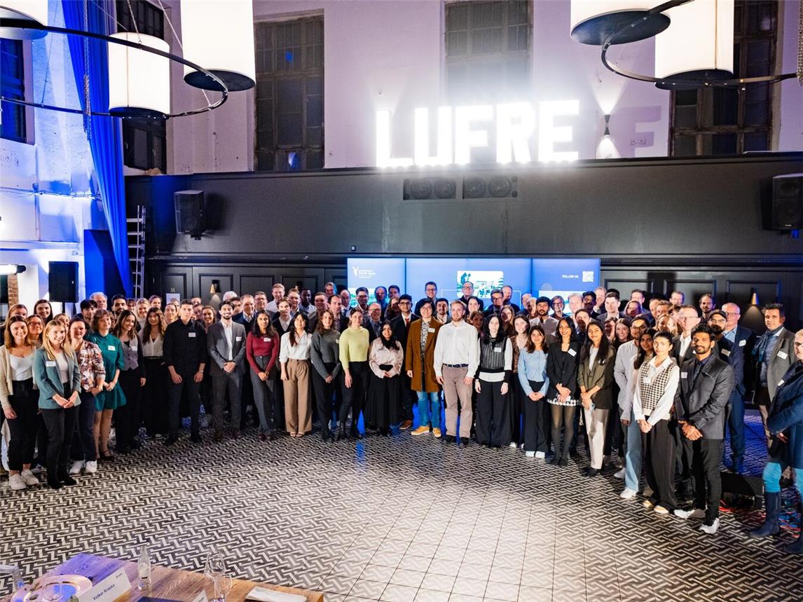 Die Deutschlandstipendiaten des Akademischen Jahres 2024/25. Foto: Torsten Barthel / HSRW