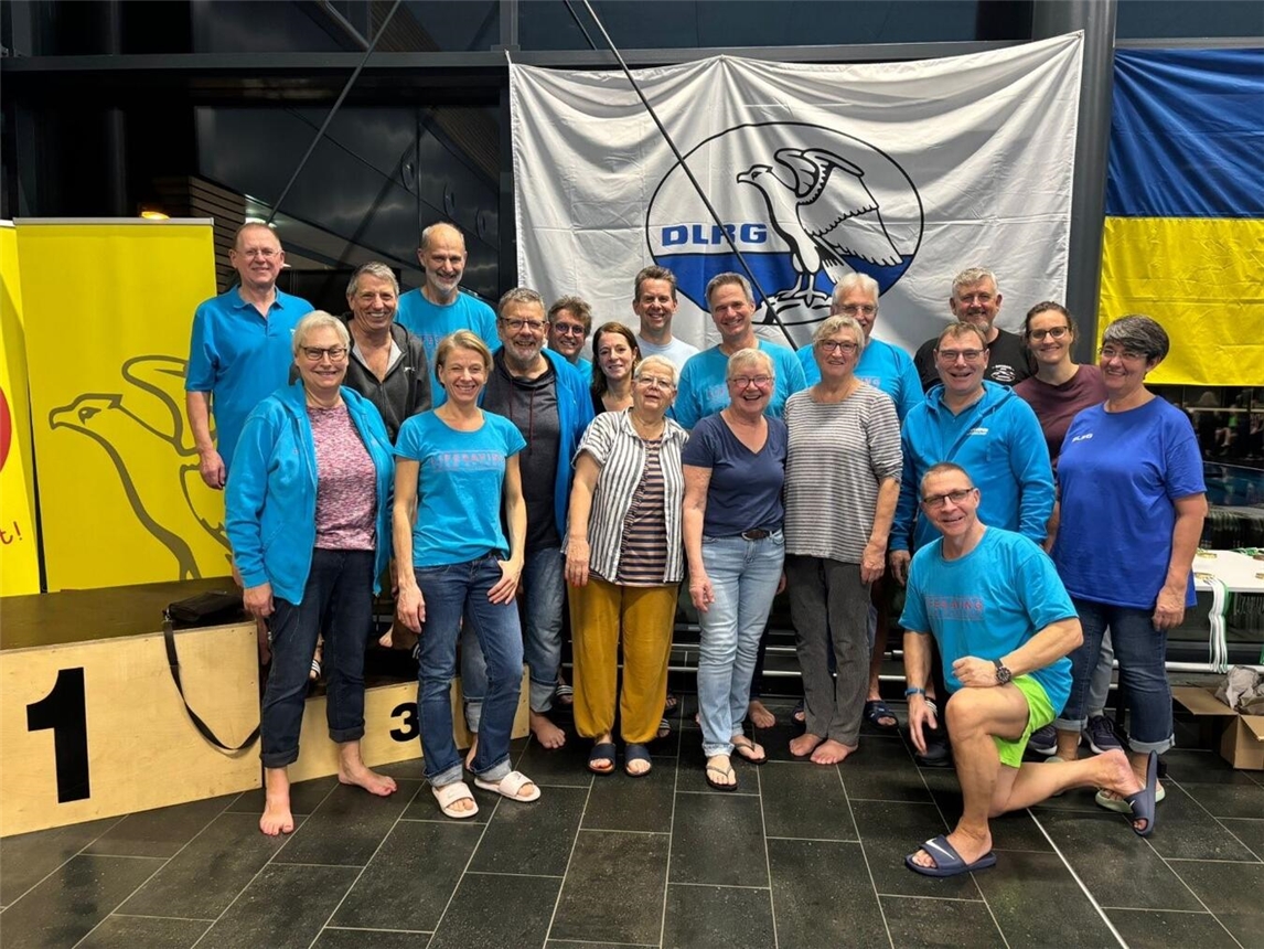 Die DLRG Rheurdt- Schaephuysen bei den Landesseniorenmeisterschaften 2025 in Alsdorf. Foto: privat