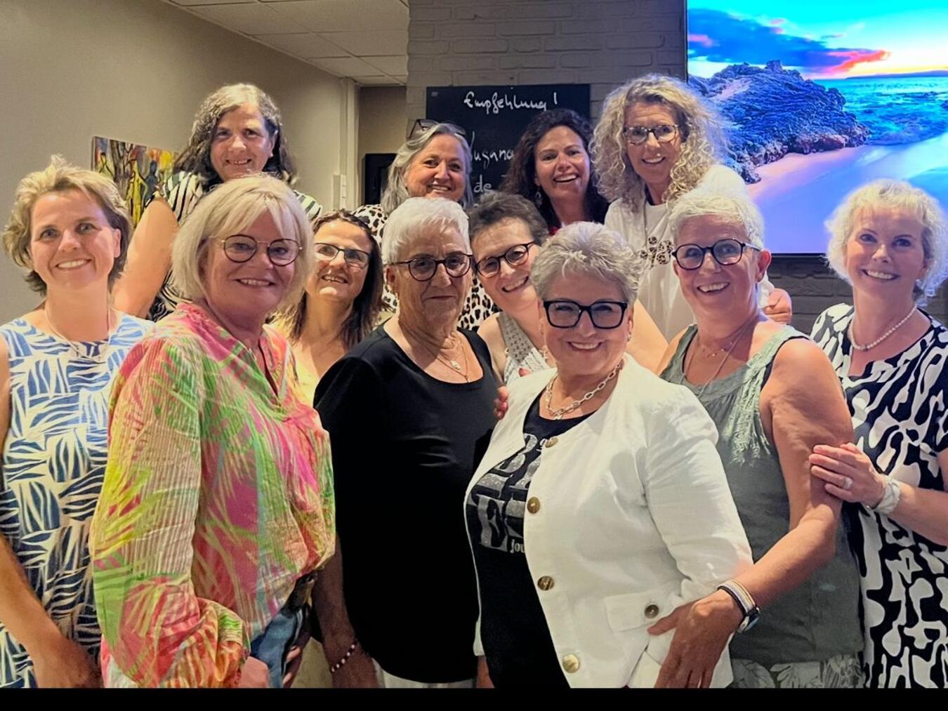 Die ehemaligen Funkenmariechen freuten sich über das Wiedersehen. Foto: privat