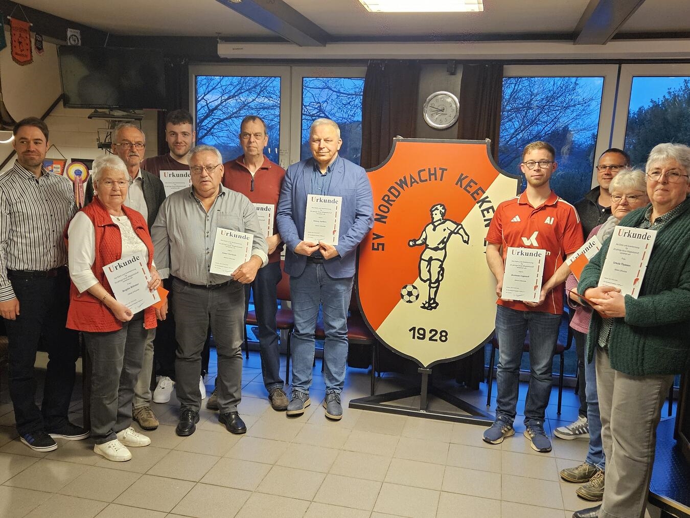 "Ehrung langjähriger Mitglieder durch Vorsitzenden Volker Hückelkamp, Foto von Nordwacht"