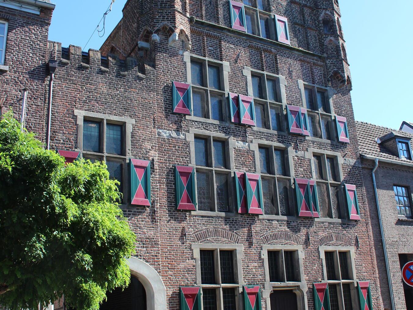 Die eindrucksvolle Fassade des historischen Hauses prägt seit vielen Hundert Jahren das Stadtbild.NN-Foto: Archiv/CDS