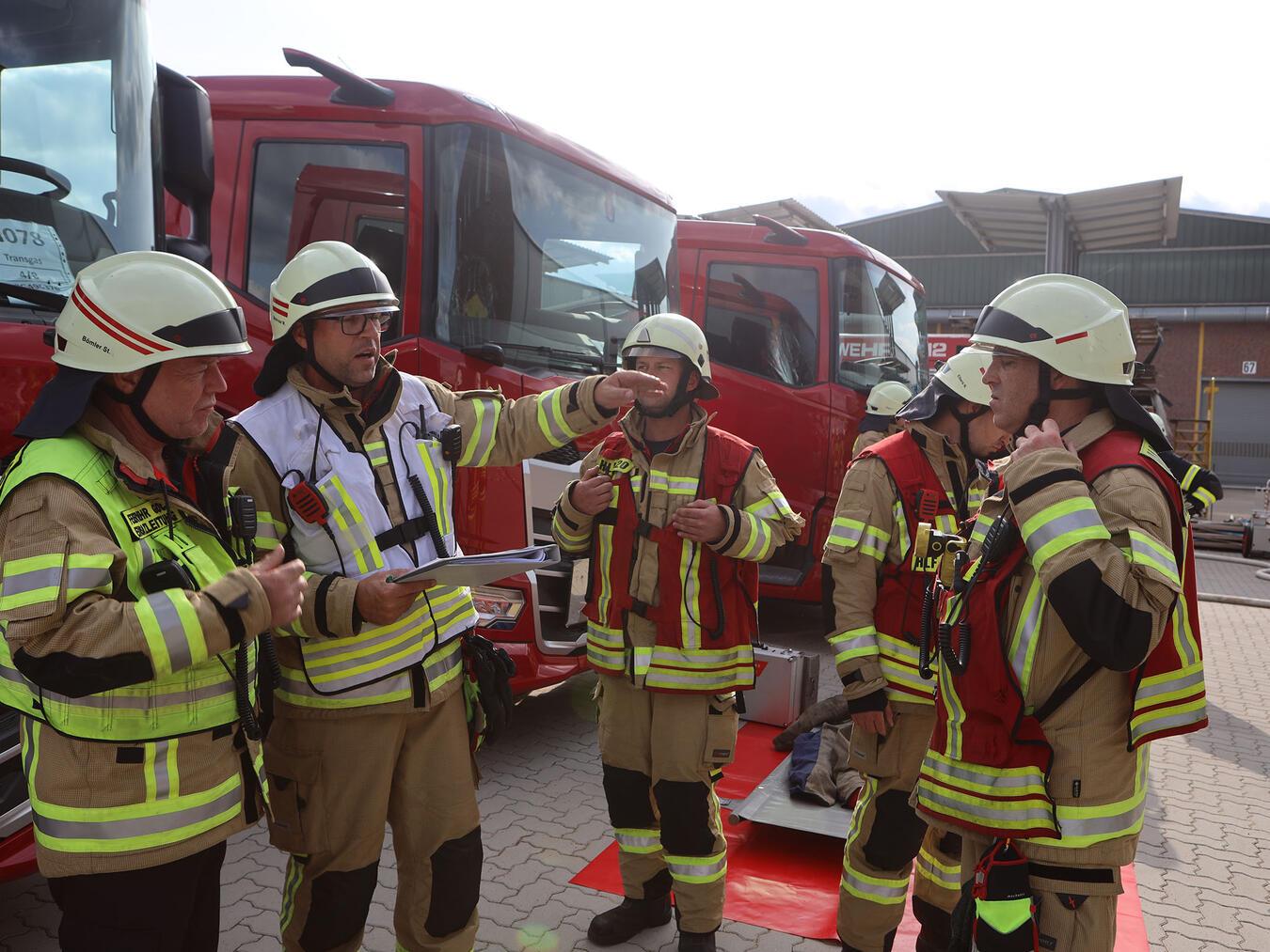 Die Einsätze mussten vor Ort koordiniert werden. Foto: Maik Strauch