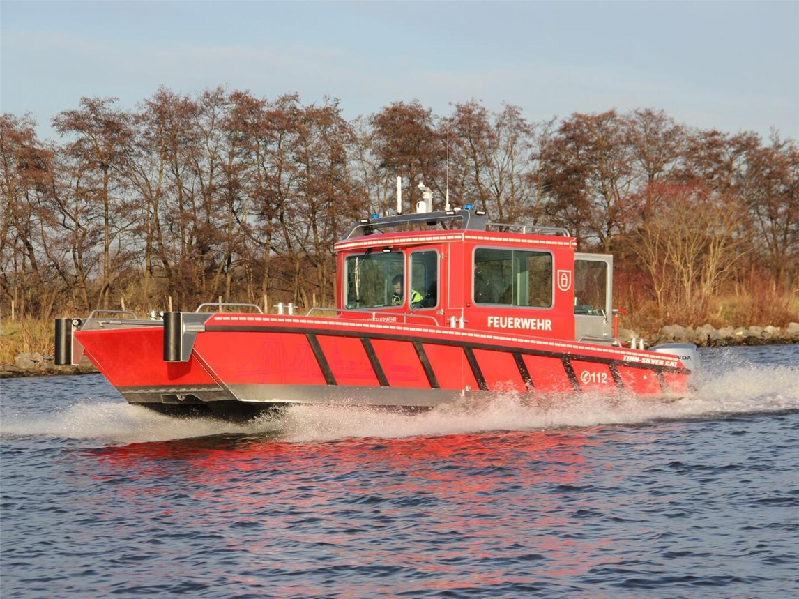 Die Emmericher Feuerwehr verfügt jetzt über ein neues, wendiges Mehrzweckboot, das auf dem Rhein zum Einsatz kommen wird. Foto: Stadt Emmerich