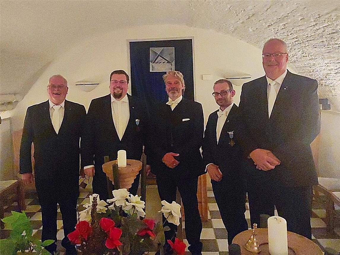 Die Emmericher Freimaurer sind „ganz normale Männer“: (v. l.) Heinz Wienhofen, Markus Schlegel, Olaf Voss, Sven Voutta und Horst Düttmann..Foto: privat