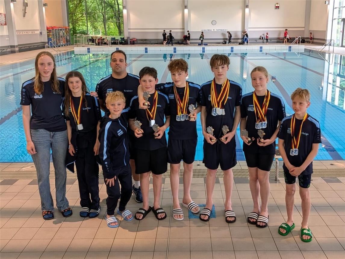 "Nachwuchsschwimmer aus Emmerich beim Wettkampf in Duisburg, erfolgreiche Teilnahme, Jugend Schwimmteam"