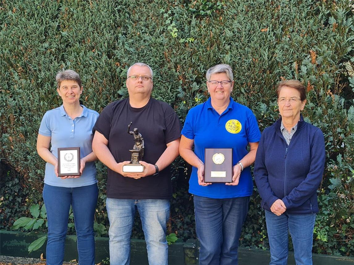 Die erfolgreichen Schützen (v.l.): Michaela Bott, Frank Wenders, Gisela Saliger und Barbara Krebs. Foto: SSG Emmerich-Rees