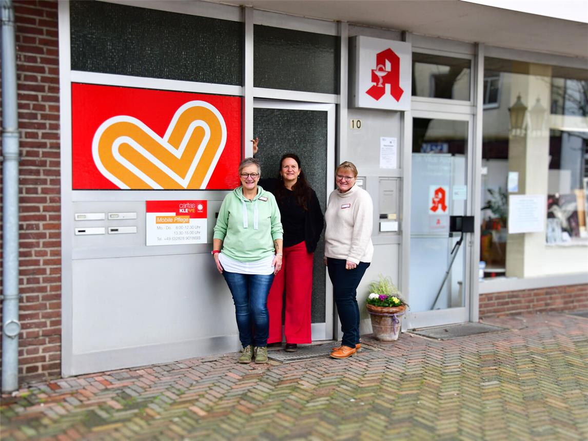 Die Eröffnung steht bevor: Petra Meiners (v. l.), Alexia Meyer und Nadine Luttkus freuen sich über den neuen Pflege-Standort. Foto: CV Kleve