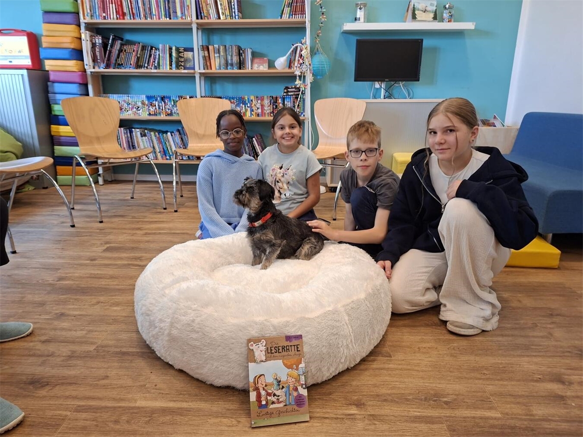 "Tiergestützte Pädagogik im Weezer Wellenbrecher: Kinder erleben wertvolle Begegnungen mit Tieren"