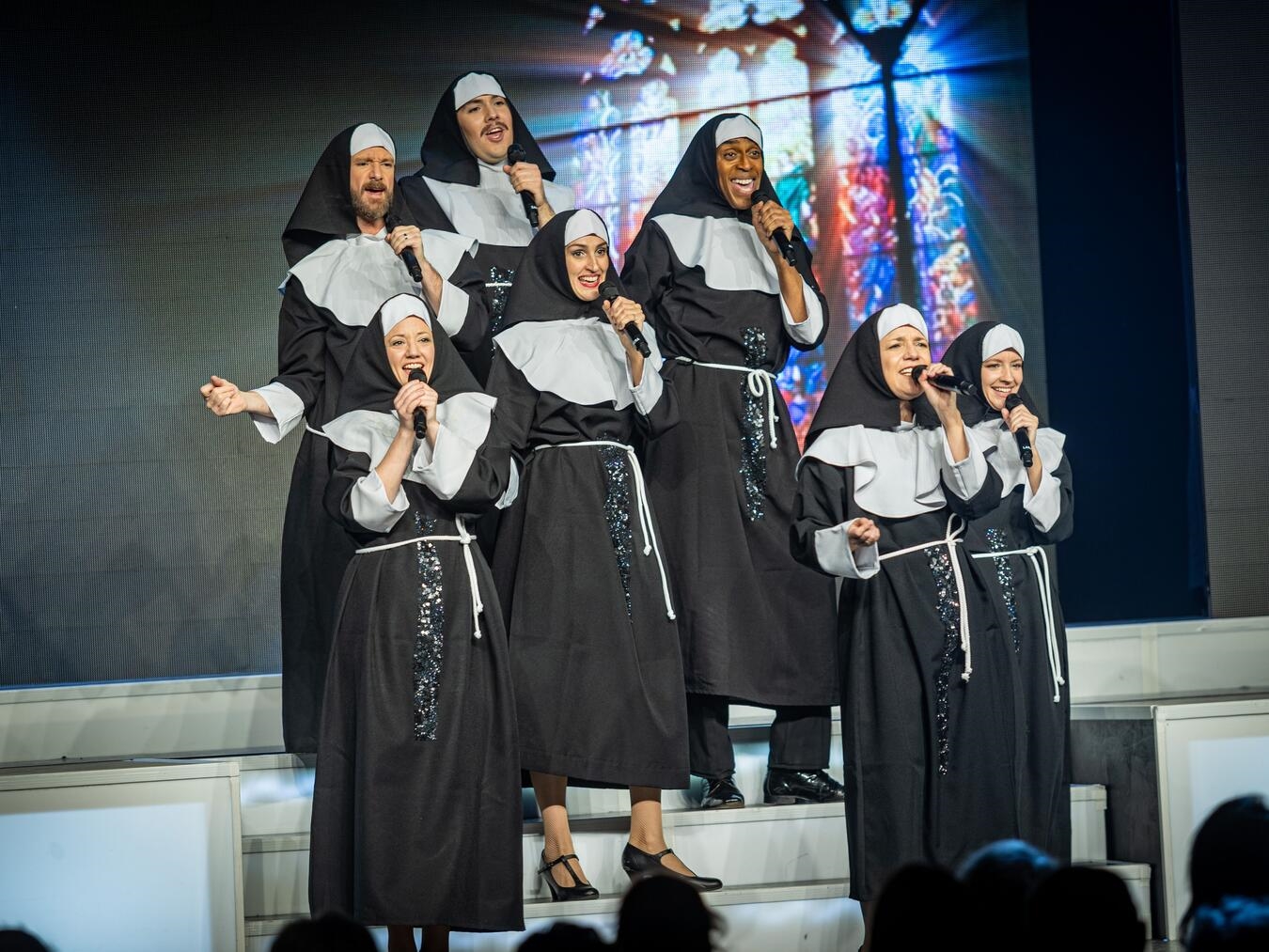 Die exzellenten deutschsprachigen Solisten begeistern in einer fast dreistündigen, furiosen Gala mit ihrem faszinierenden Streifzug durch die Welt des Musicals. Foto: Creativ Team Veranstaltungs GmbH / Sebastian Sternemann